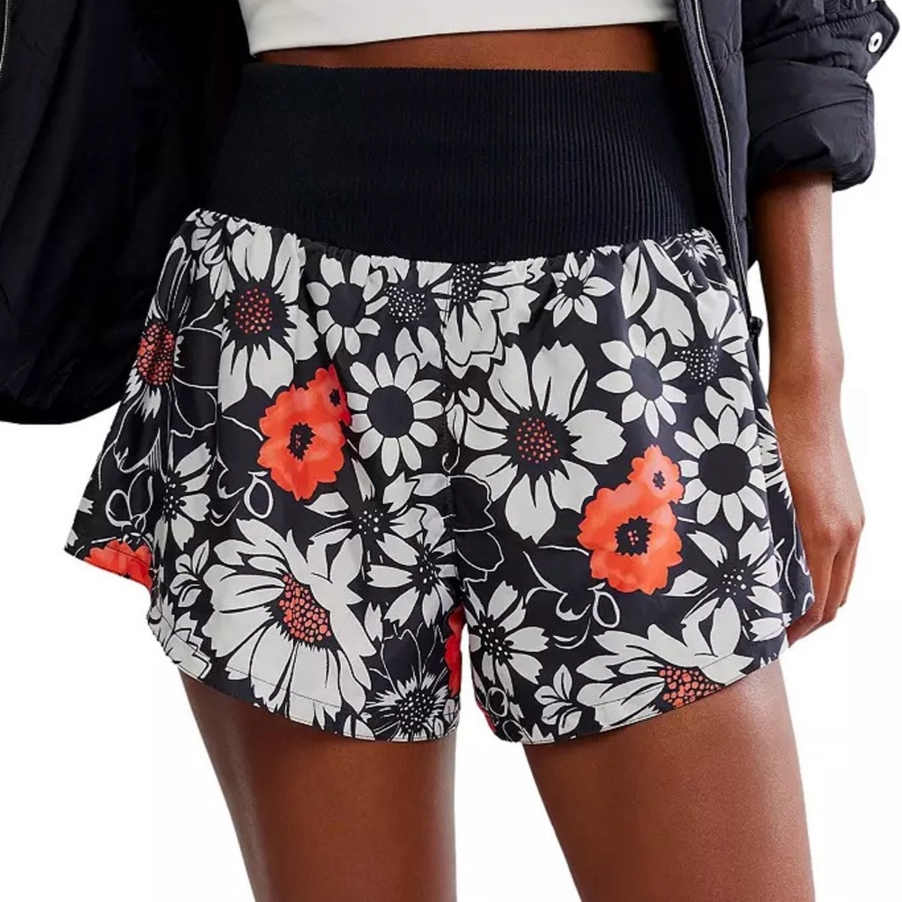 FP Movement by Free People Carpe Diem Print Shorts – Tuxedo Floral – Large – NWT
